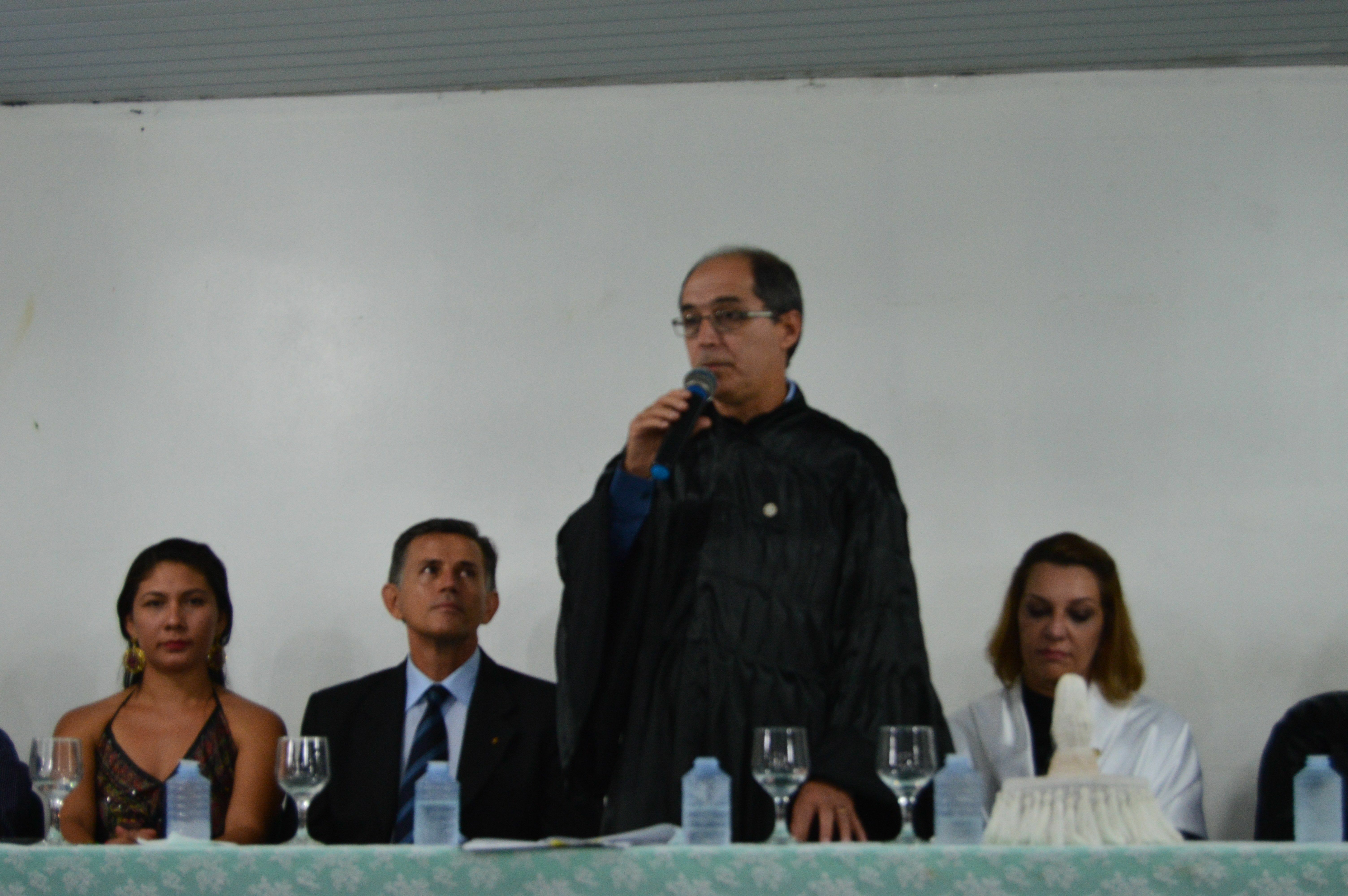 Vice-reitor, professor Hedinaldo Narciso Lima, durante pronunciamento